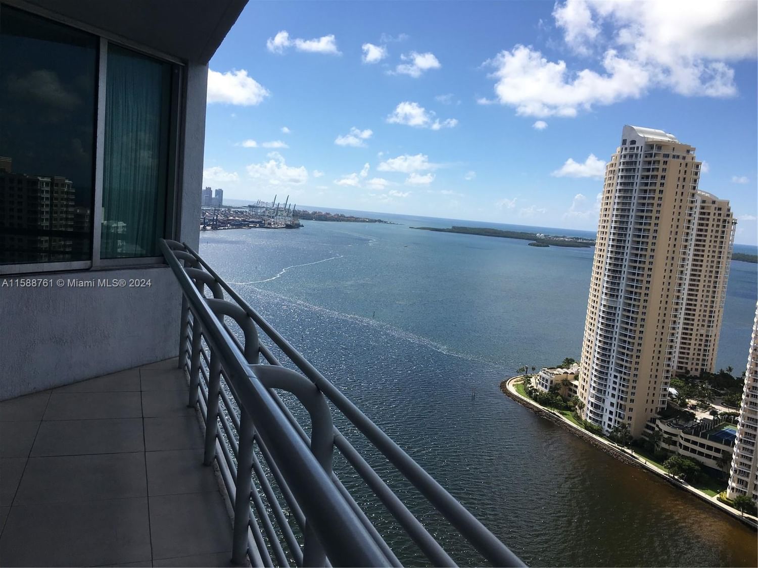 Real estate property located at 325 Biscayne Blvd #3519, Miami-Dade, ONE MIAMI WEST CONDO, Miami, FL