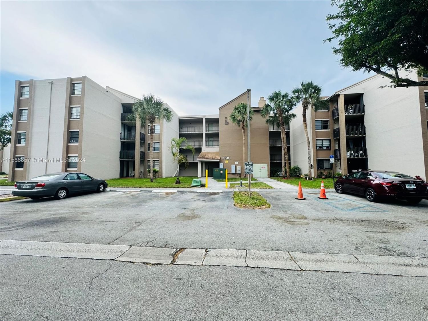 Real estate property located at 3581 117th Ave #5-102, Miami-Dade County, WESTBIRD VILLAGE CONDO, Miami, FL