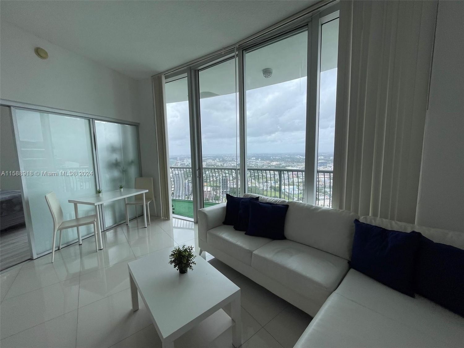 Real estate property located at 1750 Bayshore Dr #5615, Miami-Dade, OPERA TOWER CONDO, Miami, FL