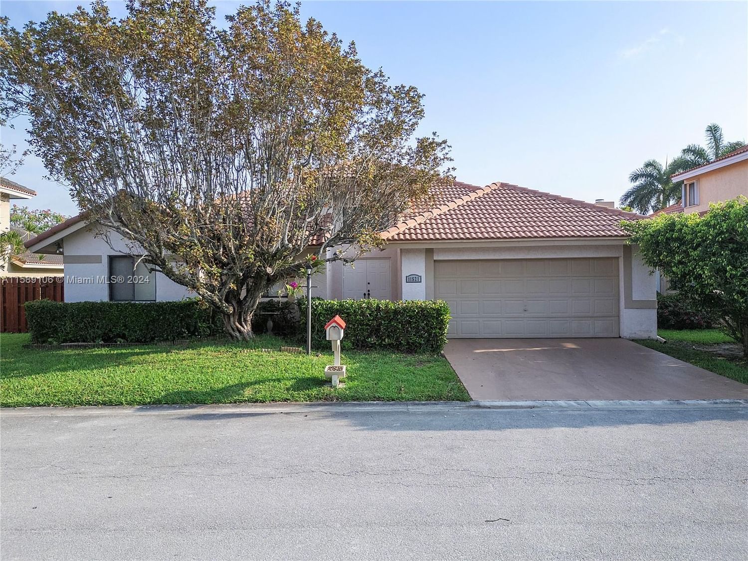 Real estate property located at 11521 10th St, Broward County, PEMBROKE LAKES SOUTH, Pembroke Pines, FL