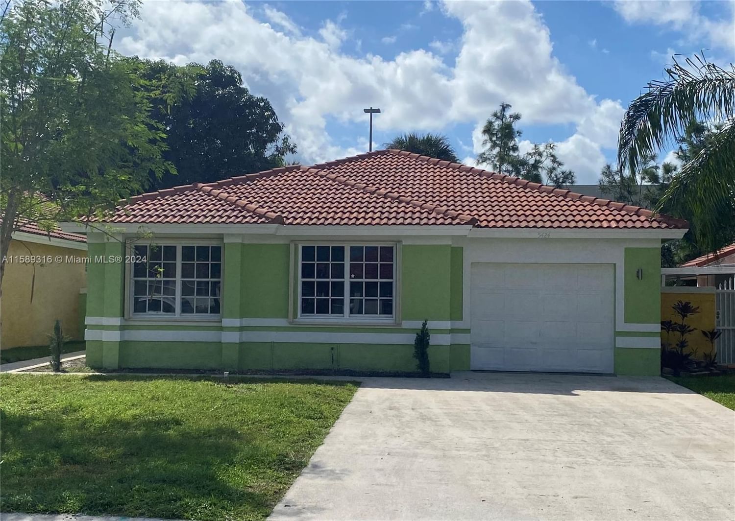 Real estate property located at 5424 184th St, Miami-Dade County, MONTERREY 6TH ADDN, Miami Gardens, FL