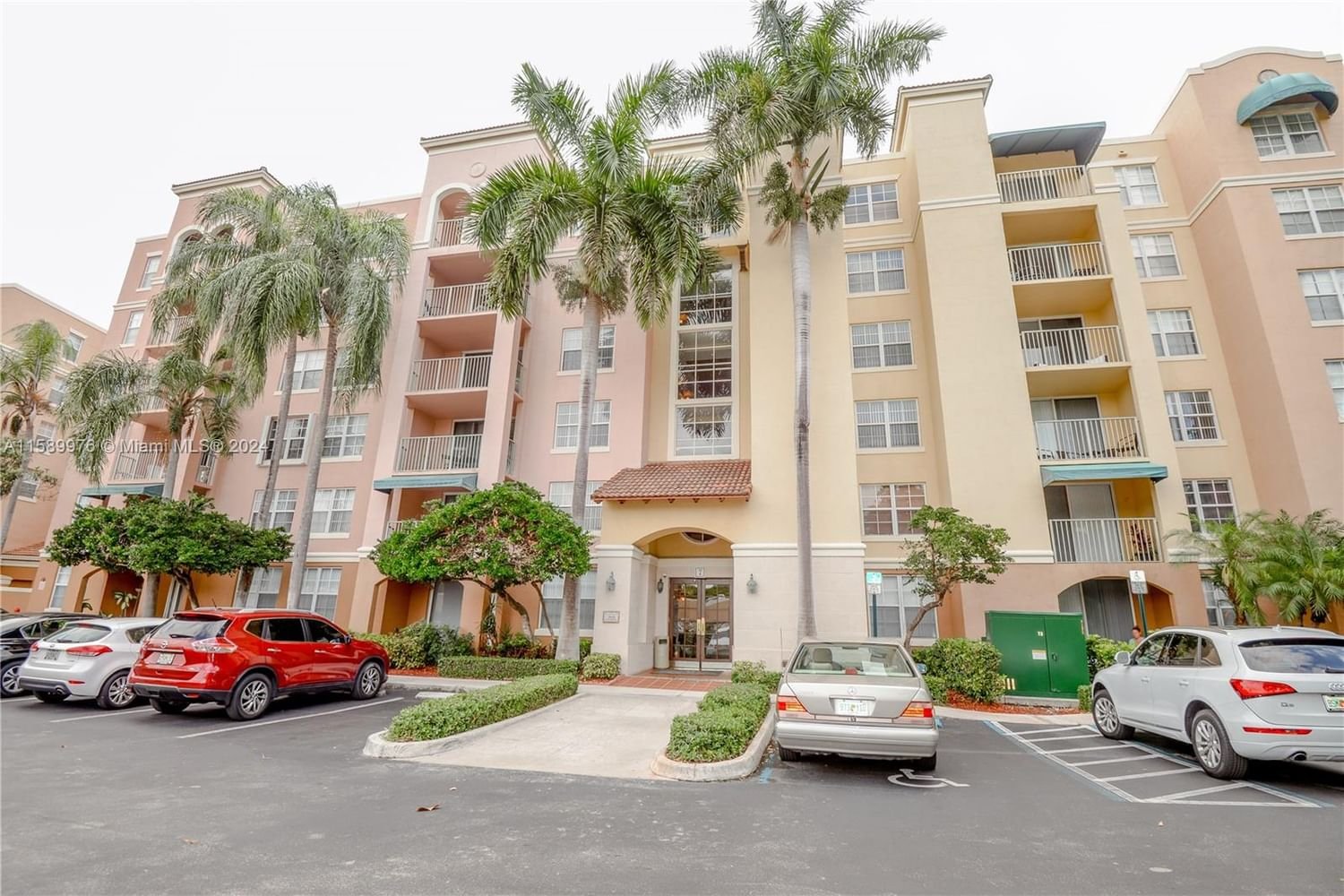 Real estate property located at 19601 Country Club Dr #7103, Miami-Dade County, THE YACHT CLUB AT AVENTUR, Aventura, FL