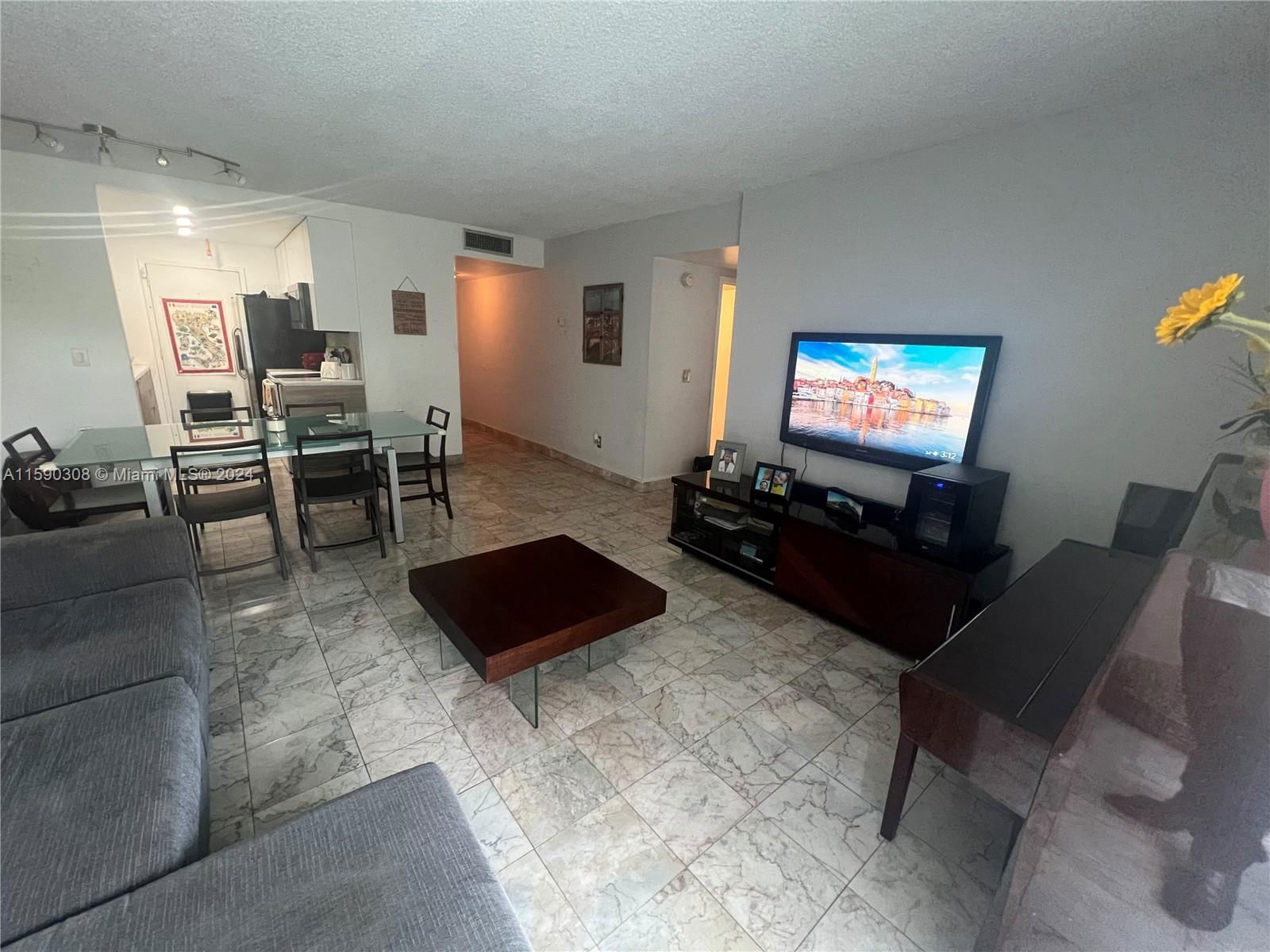 Real estate property located at 2350 135th St #303, Miami-Dade, VECINO DEL MAR CONDO, North Miami, FL