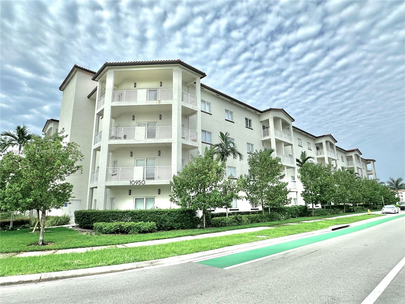 Real estate property located at 10950 82nd St #305, Miami-Dade, Grand at Doral, Doral, FL