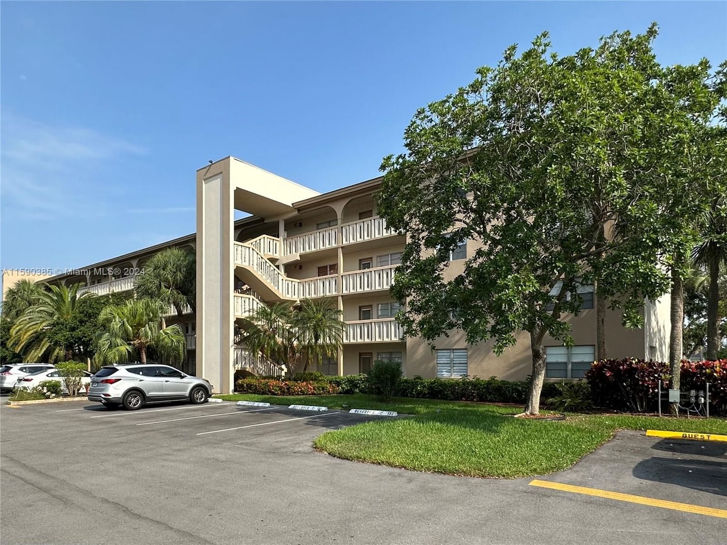 Real estate property located at 3303 Aruba Way J3, Broward County, ARUBA VILLAGE C CONDO, Coconut Creek, FL