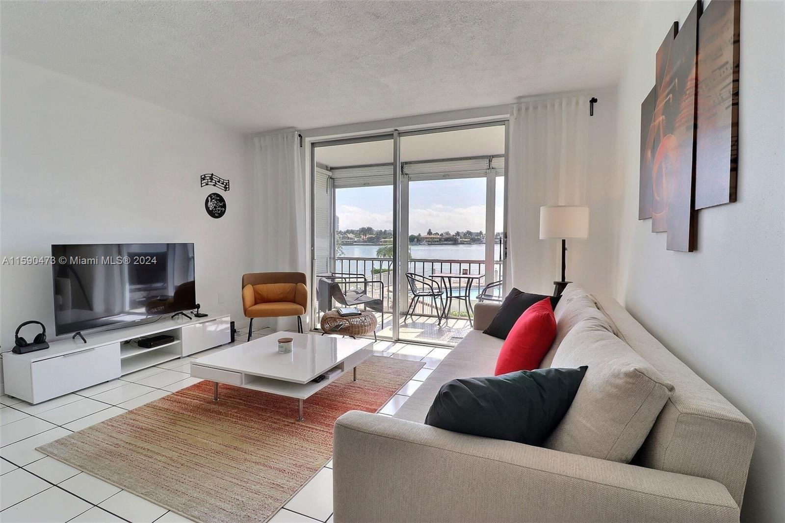 Real estate property located at 3010 Marcos Dr R209, Miami-dade, Point East Sec 4 Condo, Aventura, FL