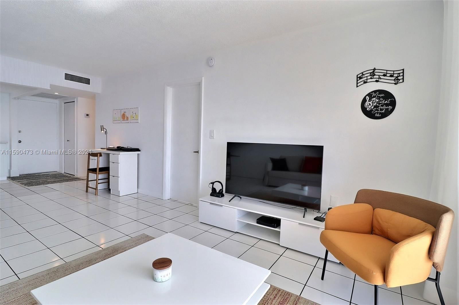 Real estate property located at 3010 Marcos Dr R209, Miami-dade, Point East Sec 4 Condo, Aventura, FL