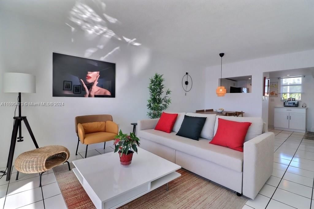 Real estate property located at 3010 Marcos Dr R209, Miami-dade, Point East Sec 4 Condo, Aventura, FL