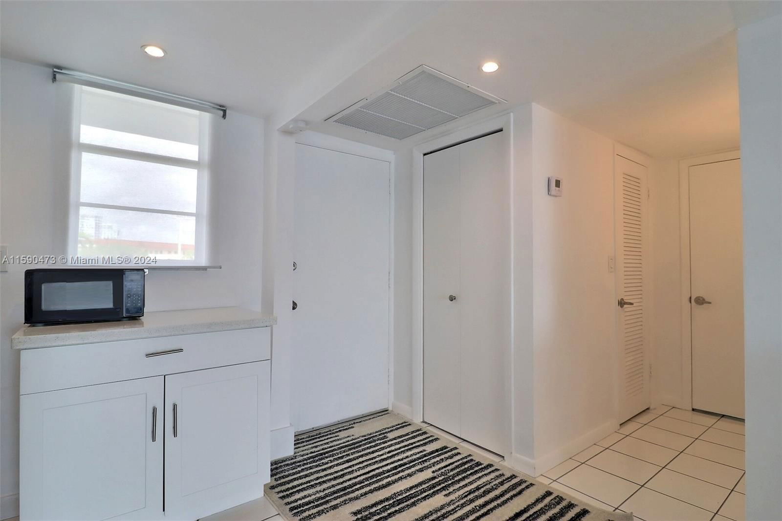 Real estate property located at 3010 Marcos Dr R209, Miami-dade, Point East Sec 4 Condo, Aventura, FL