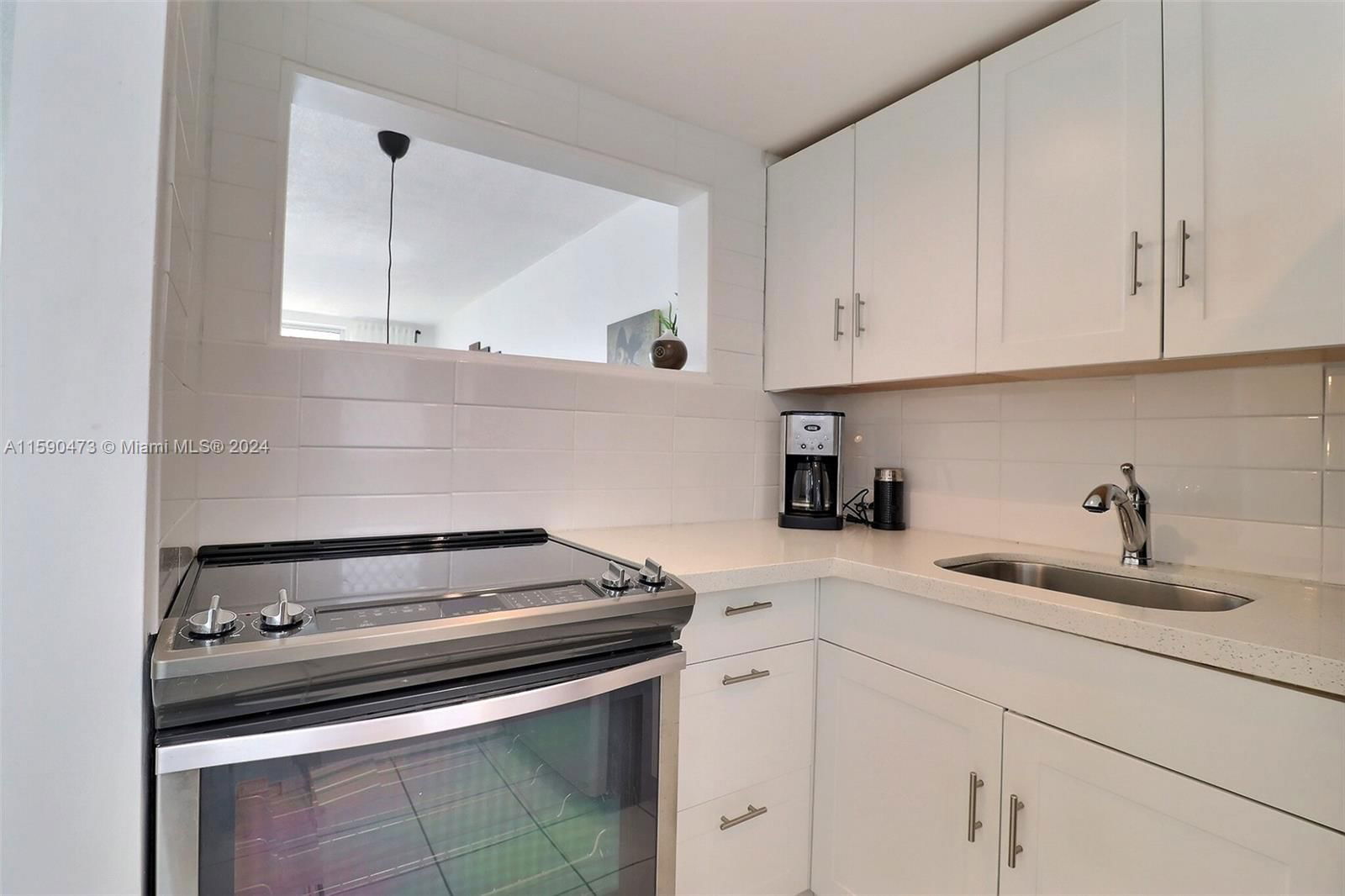 Real estate property located at 3010 Marcos Dr R209, Miami-dade, Point East Sec 4 Condo, Aventura, FL