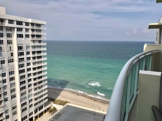 Real estate property located at 3001 Ocean Dr #1605, Broward County, RESIDENCES ON HOLLYWOOD B, Hollywood, FL