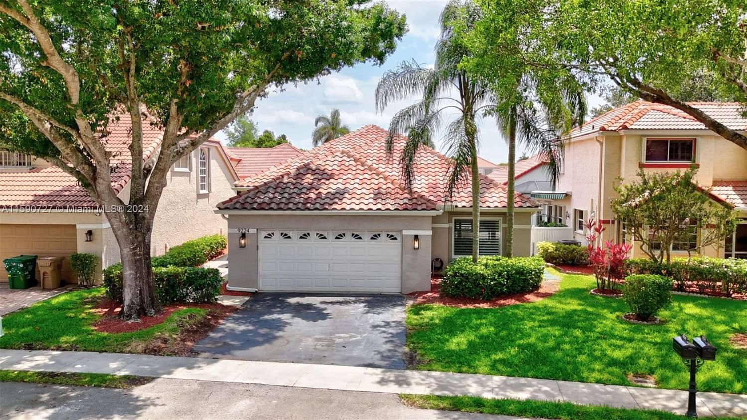 Real estate property located at 9224 Greenbrier Ct, Broward County, FOREST RIDGE PATIO HOMES, Davie, FL