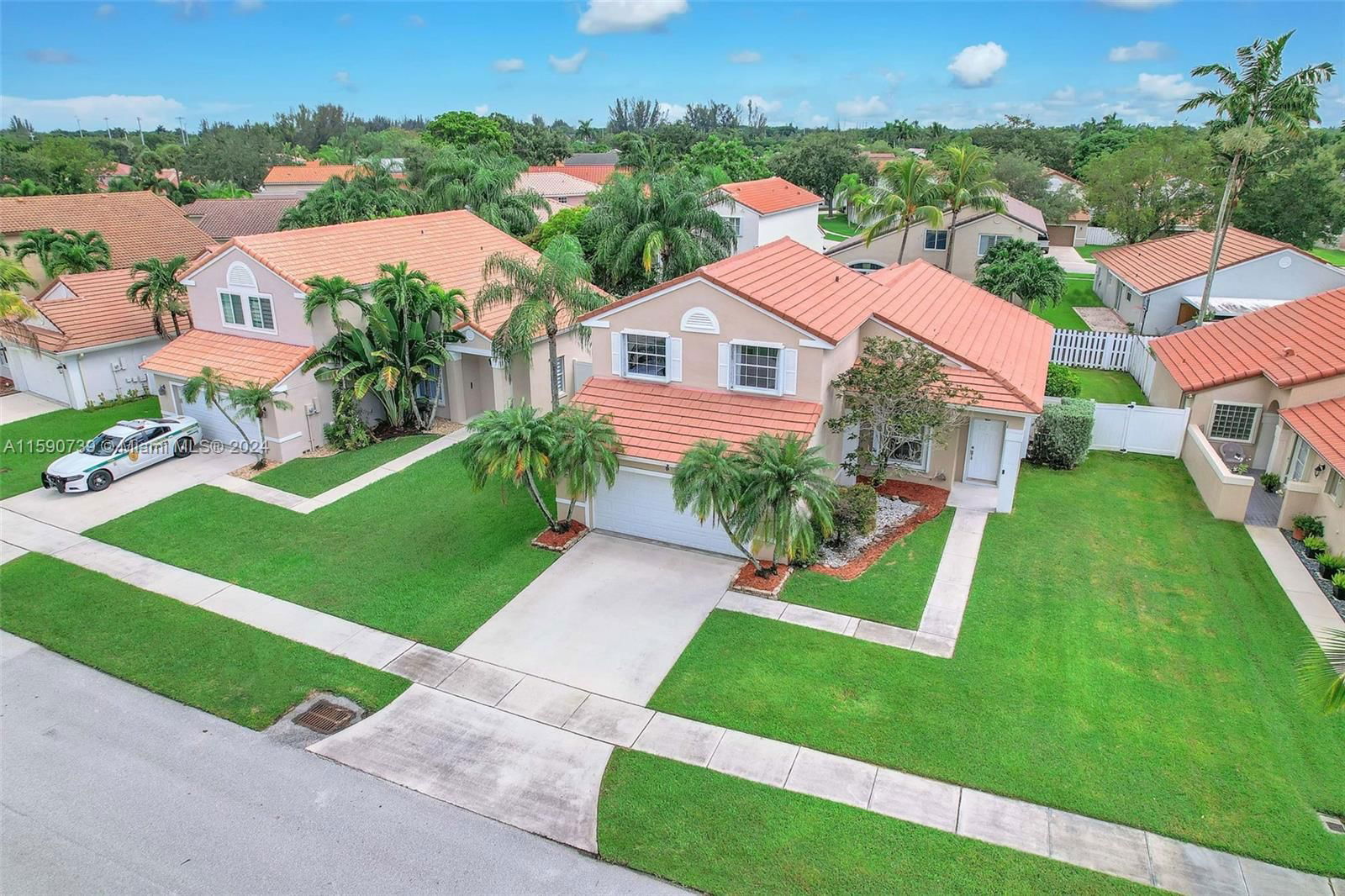 Real estate property located at 18151 18th St, Broward County, Brittany Bay Silver Lakes, Pembroke Pines, FL