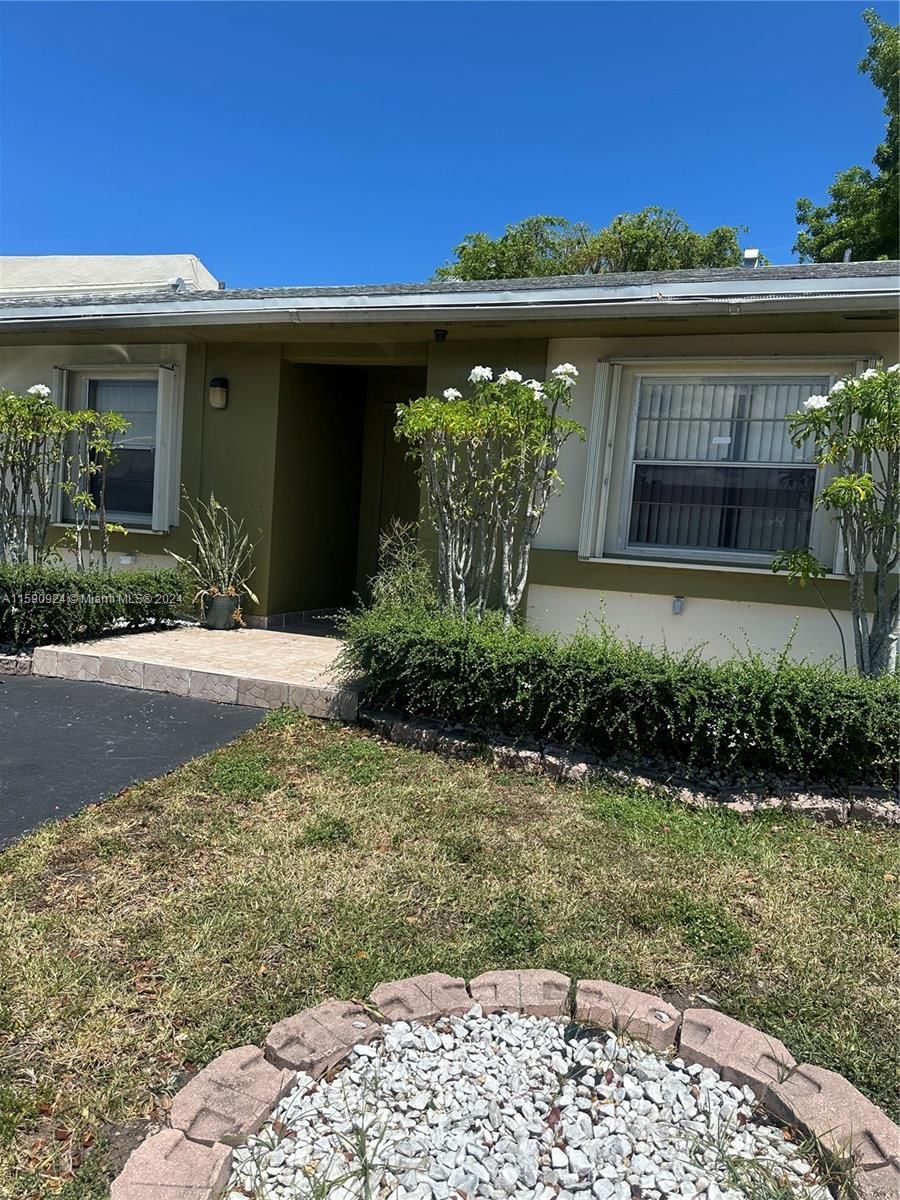 Real estate property located at 11871 123rd Pl #11871, Miami-Dade County, DEVON AIRE VILLAS SEC 8, Miami, FL