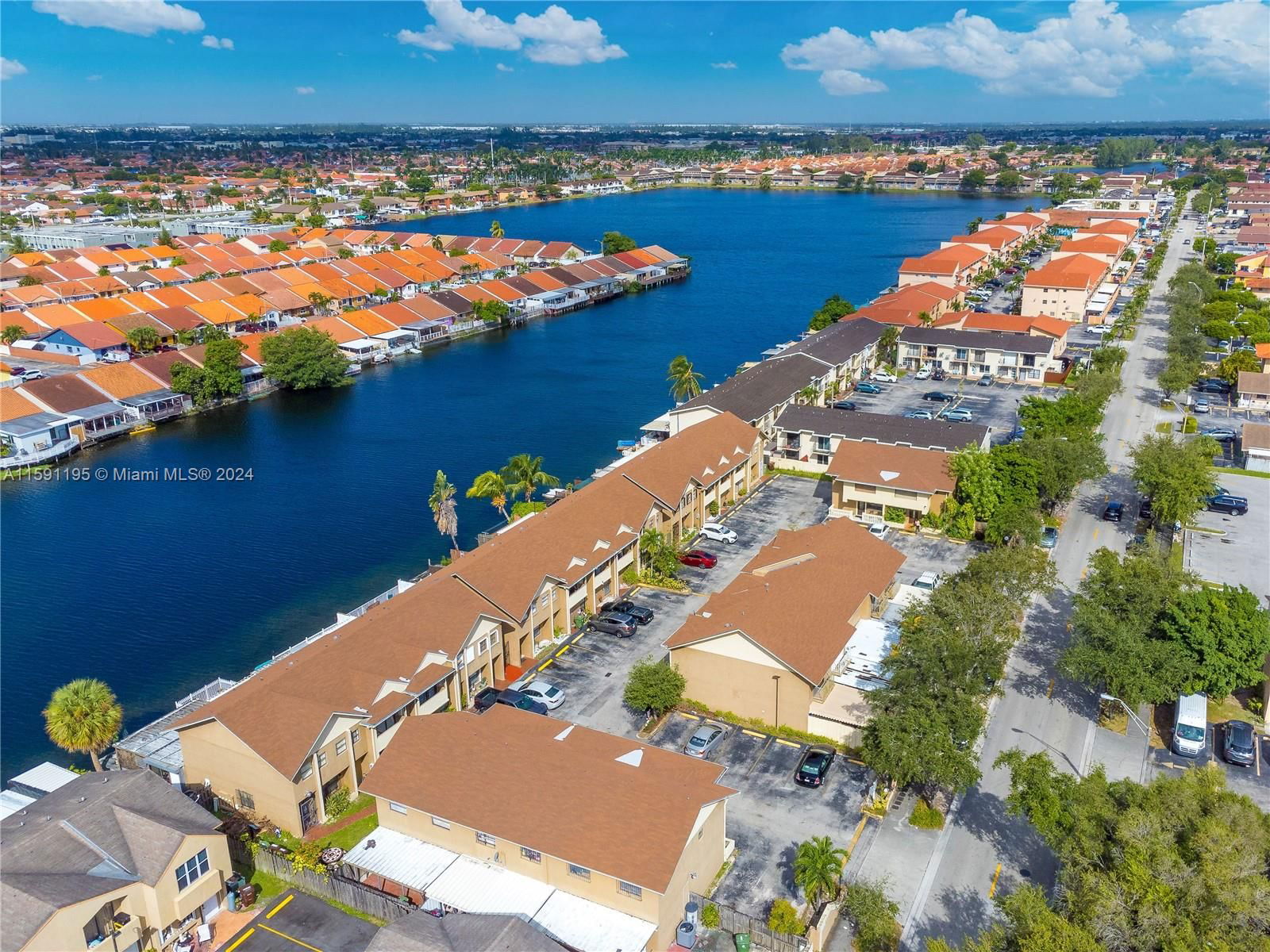 Real estate property located at 5310 26th Ave #103, Miami-Dade County, WEST VIEW LAKE TOWNHOMES, Hialeah, FL