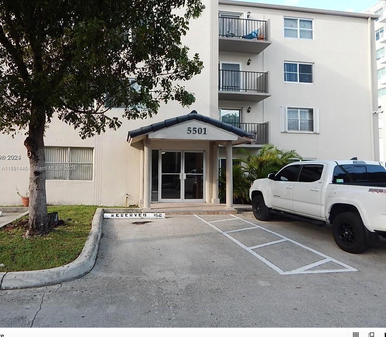 Real estate property located at 5501 7th St E316, Miami-Dade County, EL LAGO CONDO, Miami, FL