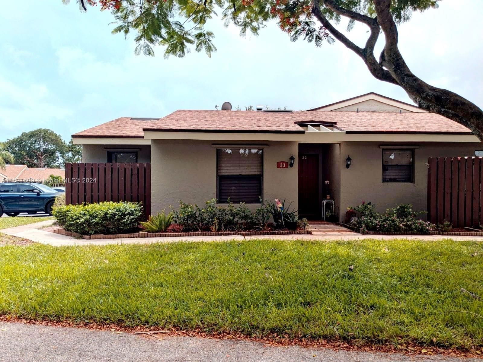 Real estate property located at 33 Meadows Dr, Palm Beach County, MEADOWS 300 1, Boynton Beach, FL