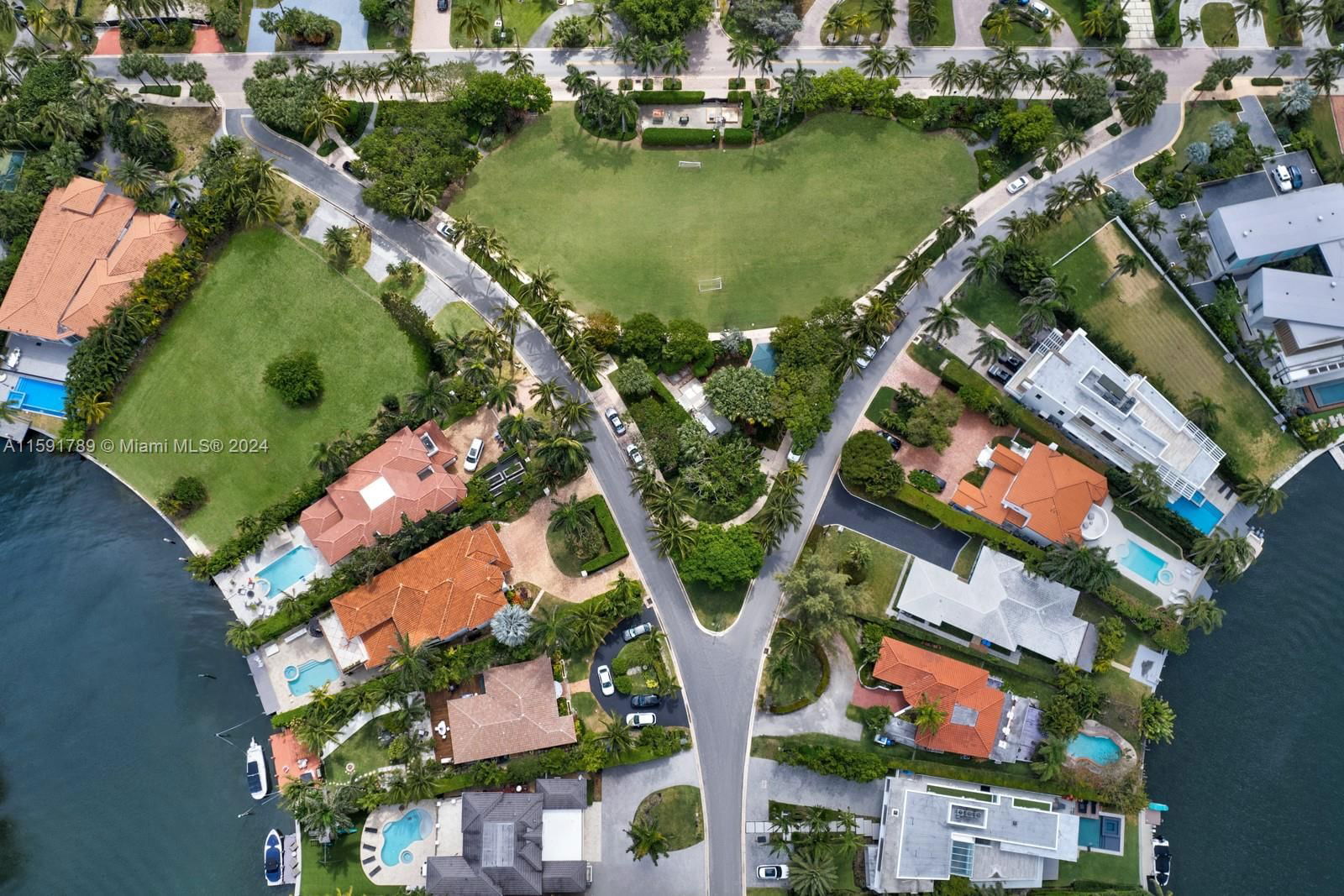 Real estate property located at 538 Parkway Pkwy, Miami-dade, Golden Beach Sec F, Golden Beach, FL