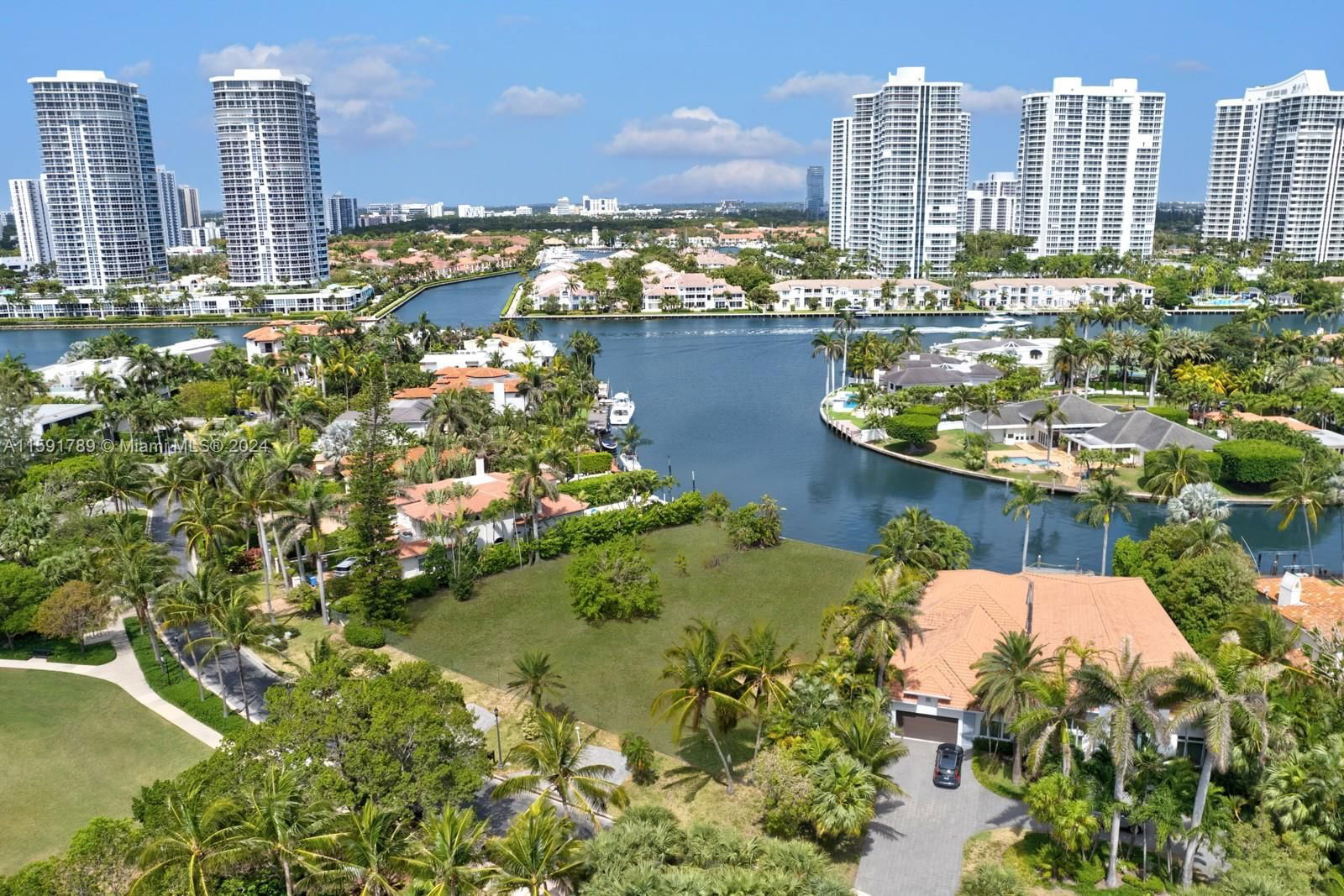 Real estate property located at 538 Parkway Pkwy, Miami-dade, Golden Beach Sec F, Golden Beach, FL