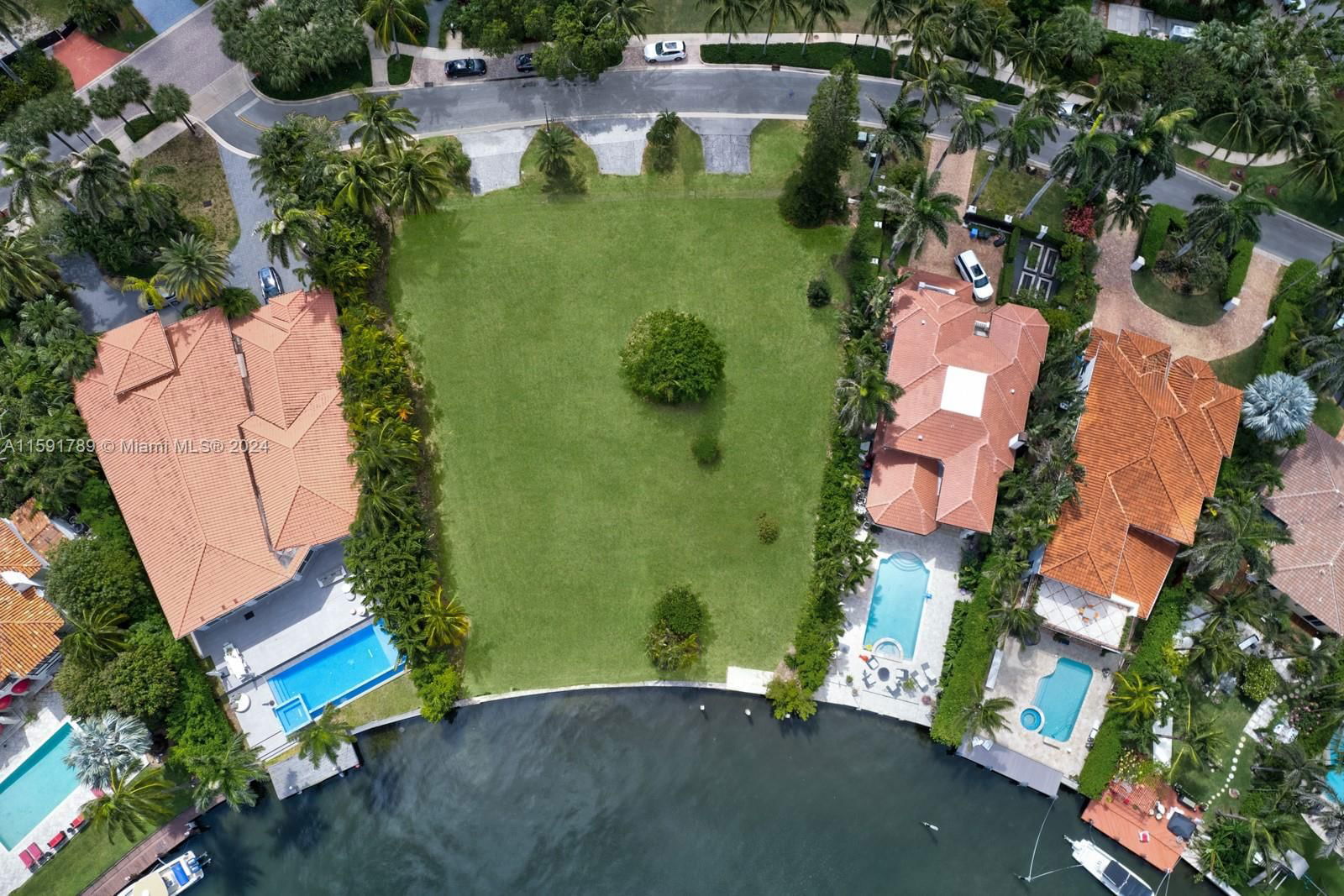 Real estate property located at 538 Parkway Pkwy, Miami-dade, Golden Beach Sec F, Golden Beach, FL