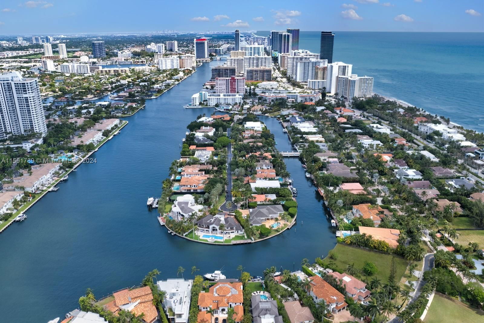 Real estate property located at 538 Parkway Pkwy, Miami-dade, Golden Beach Sec F, Golden Beach, FL