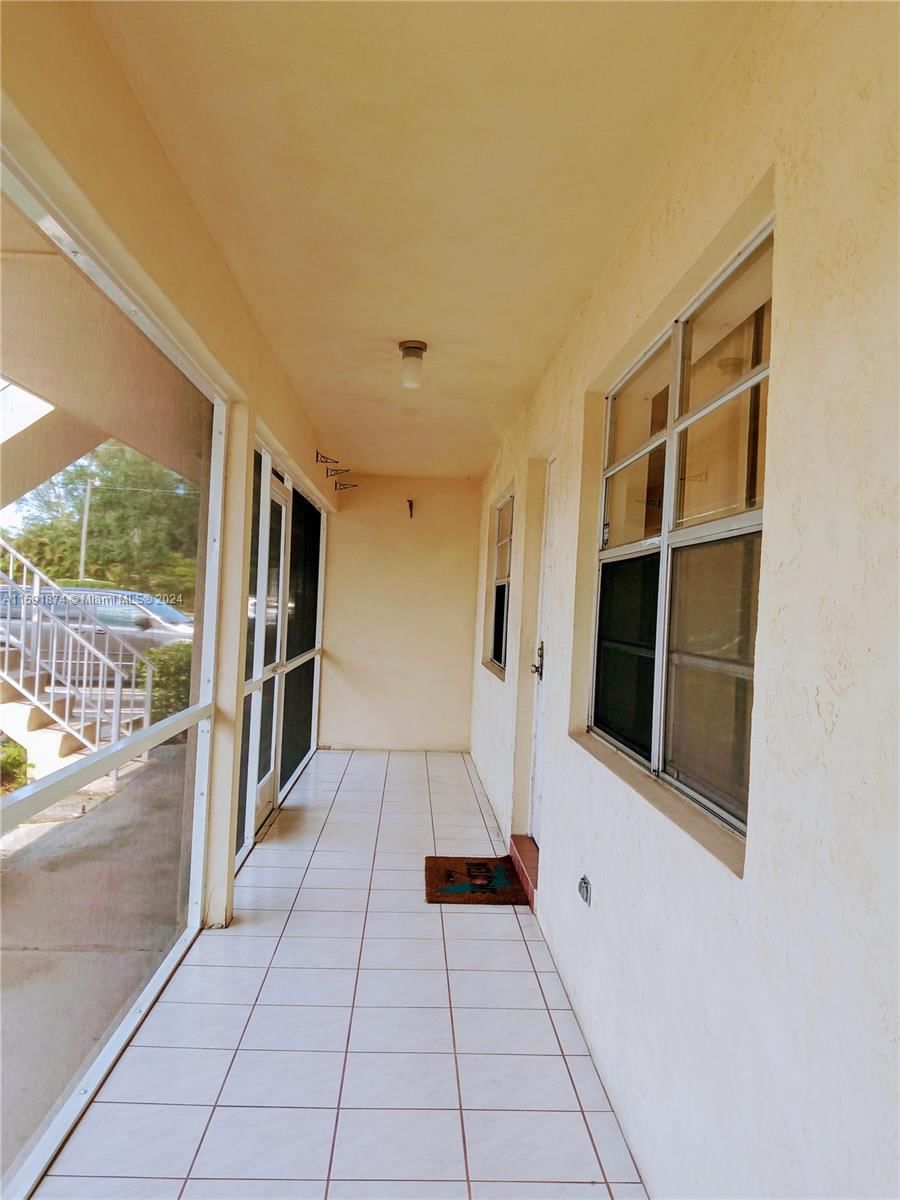 Real estate property located at 5387 40 AV #105, Broward, BEL-AIRE SEC 6 CONDO, Dania Beach, FL