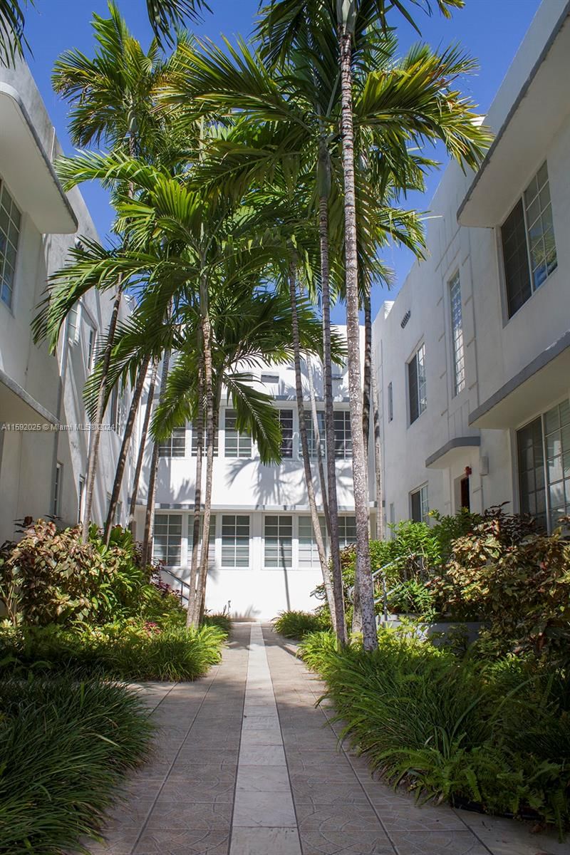 Real estate property located at 1000 Meridian Ave #2, Miami-dade, The Ambassador Condo, Miami Beach, FL