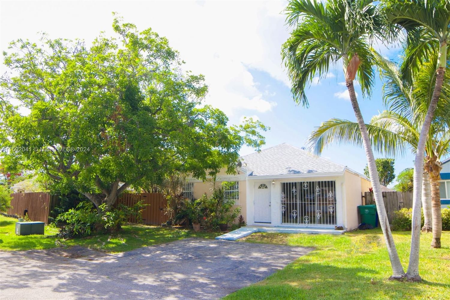 Real estate property located at 10340 207th St, Miami-Dade County, CUTLER CREEK WEST, Cutler Bay, FL