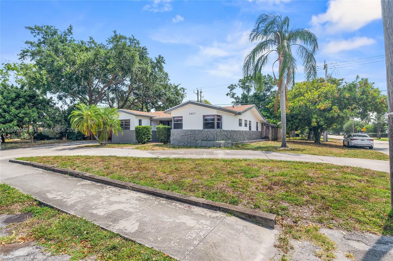 Real estate property located at 3801 66th Ave, Broward County, PALM LANE VILLA NO 5, Hollywood, FL