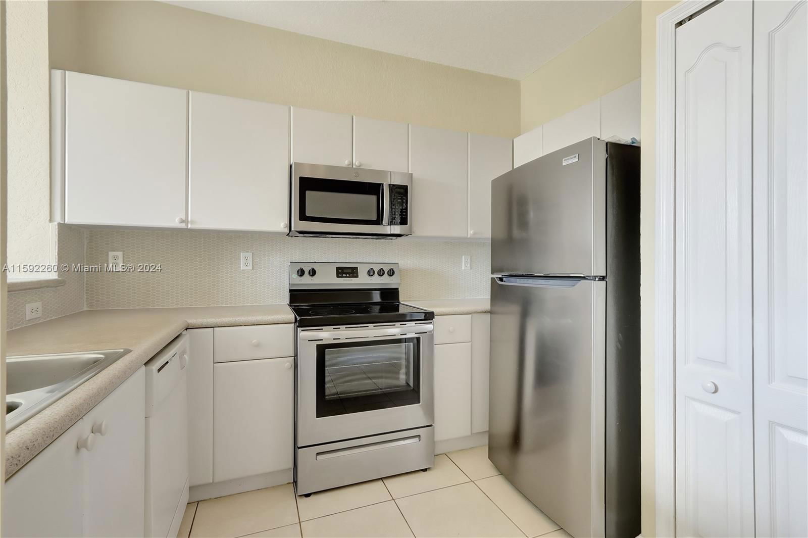 Real estate property located at 7130 177th St #202-8, Miami-Dade County, SHOMA HOMES AT COUNTRY CL, Hialeah, FL