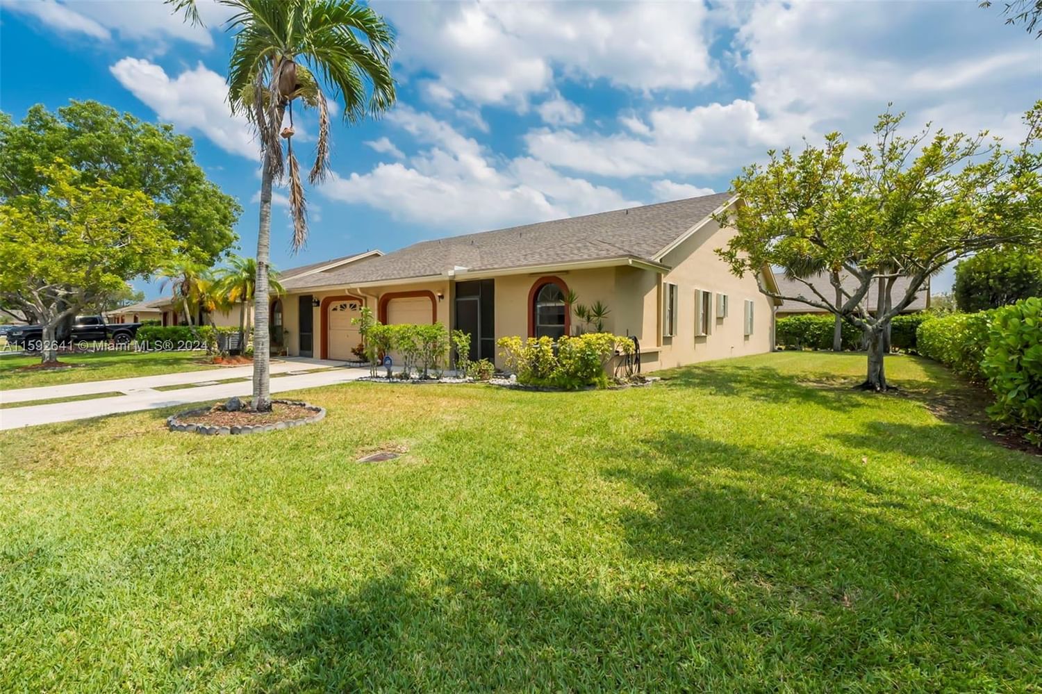 Real estate property located at 9668 76th Ct, Broward County, SPRINGLAKE II, Tamarac, FL