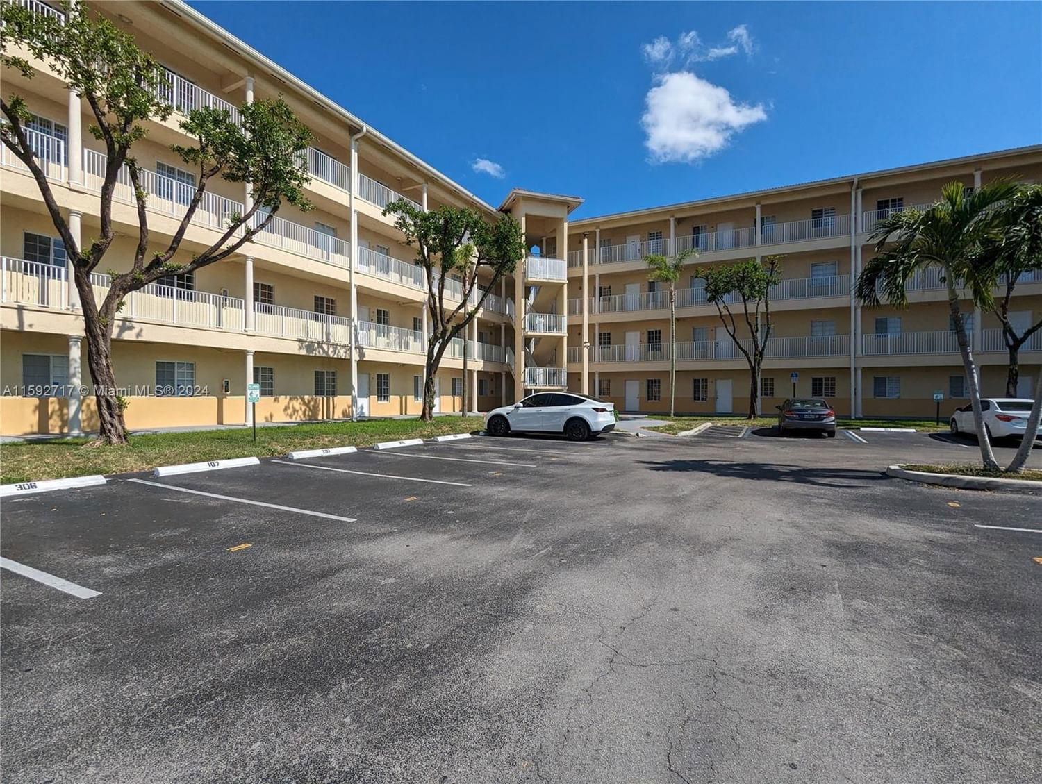 Real estate property located at 6940 179th St #108-7, Miami-Dade County, SAN MARCO VILLAS CONDO, Hialeah, FL