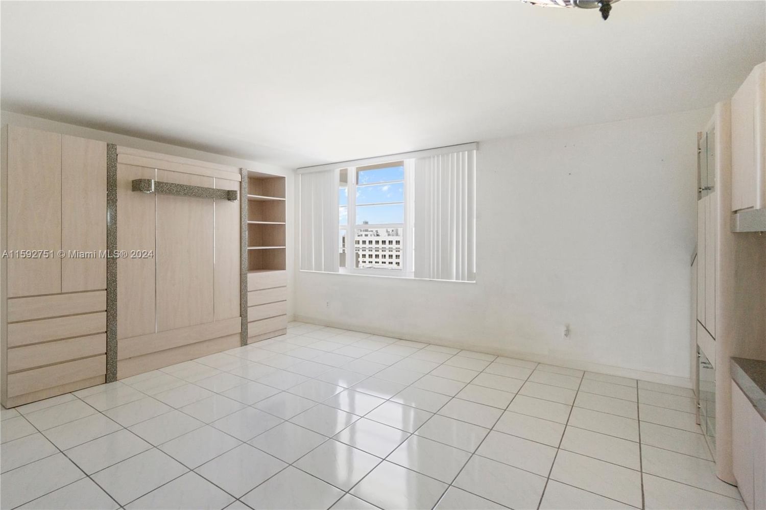 Real estate property located at 100 Lincoln Rd #1016, Miami-Dade, THE DECOPLAGE CONDO, Miami Beach, FL