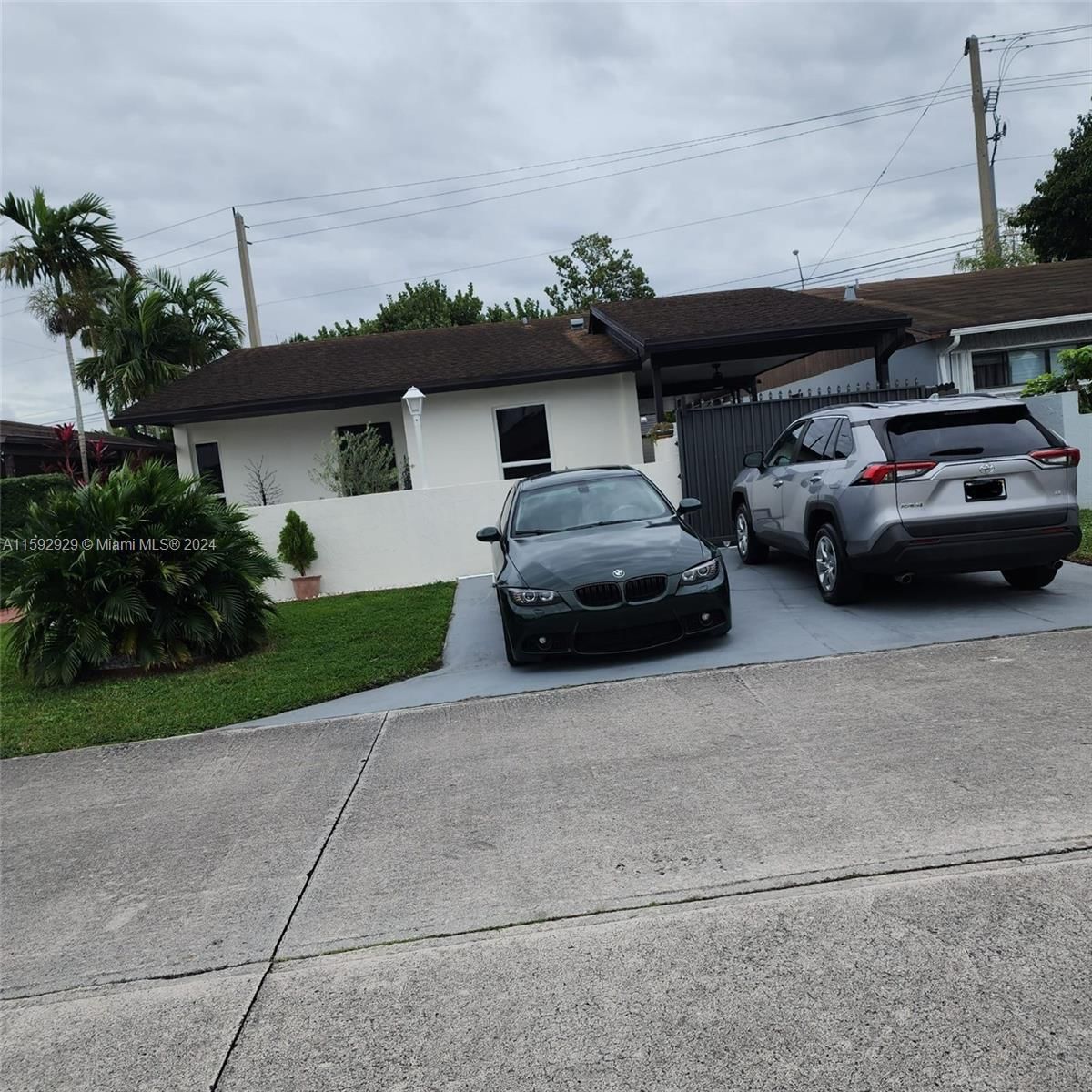 Real estate property located at 19274 56th Pl, Miami-Dade County, LAKES OF ACADIA UNIT 3 TH, Miami Gardens, FL