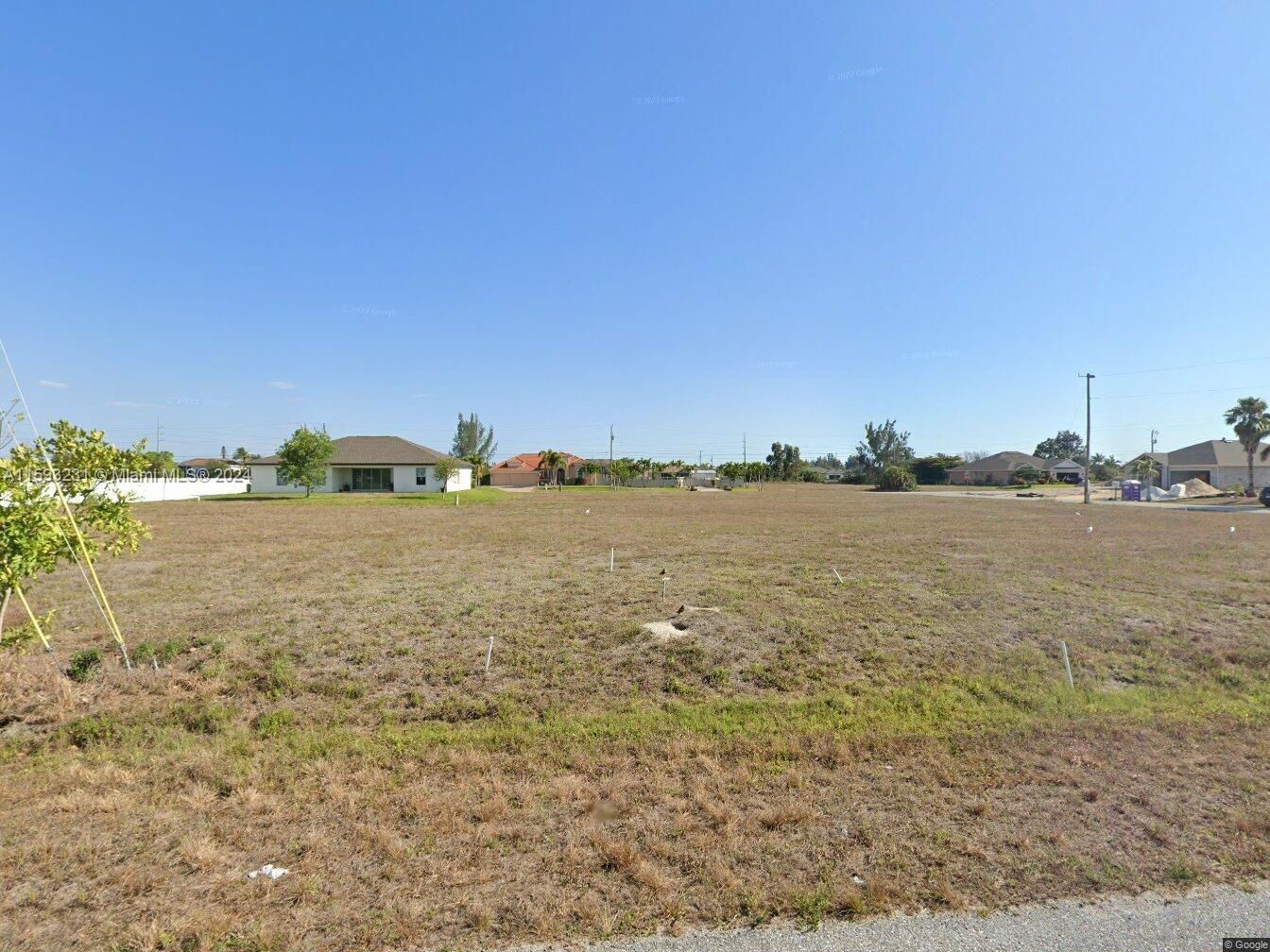 Real estate property located at 422 9th Terr, Lee, Cape Coral Sub Division, Cape Coral, FL