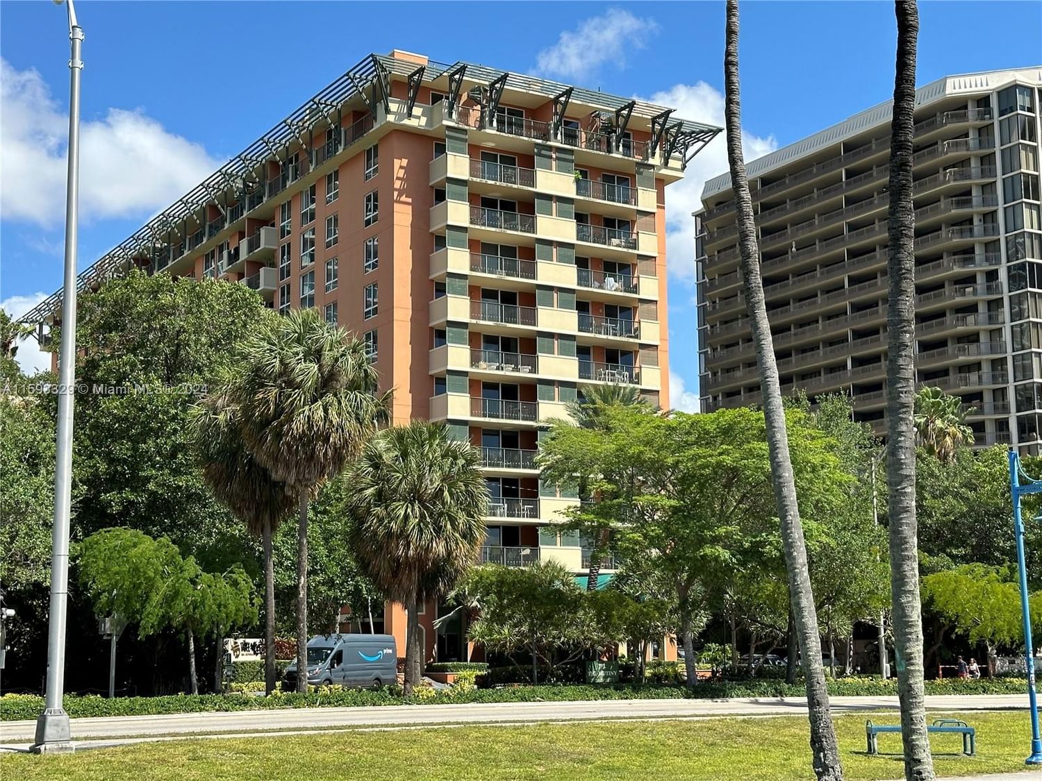 Real estate property located at 2951 Bayshore Dr #206, Miami-Dade, THE MUTINY CONDO, Miami, FL