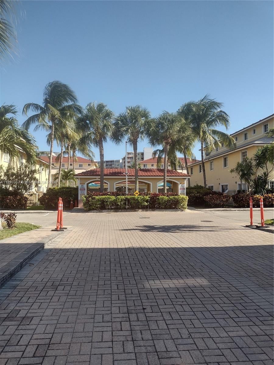 Real estate property located at 2066 167th St #3-109, Miami-Dade County, AQUA VISTA TOWNHOMES COND, North Miami Beach, FL