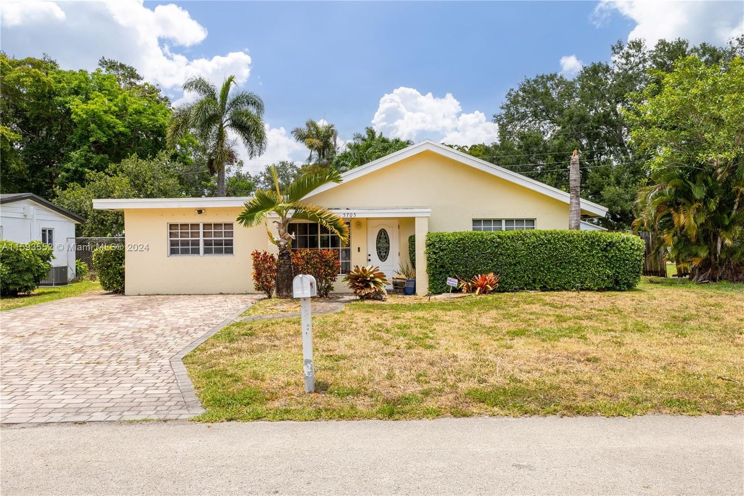 Real estate property located at 5705 Douglas St, Broward County, PLAYLAND ESTATES SEC 2, Hollywood, FL