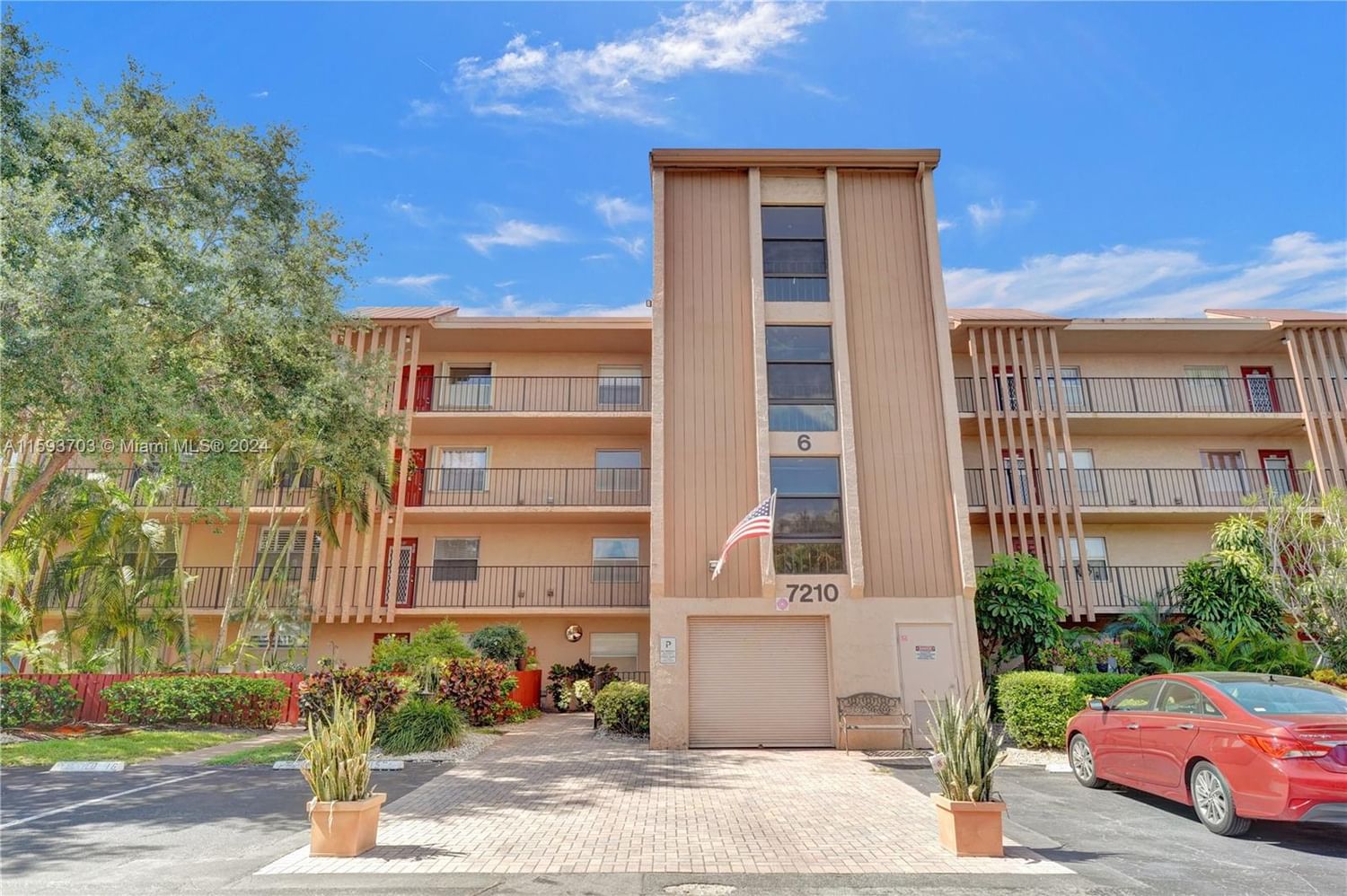 Real estate property located at 7210 Lake Cir Dr #407, Broward County, PALM LAKES CONDO, Margate, FL