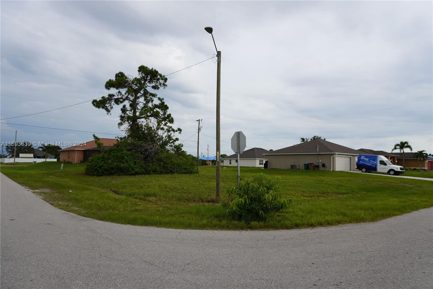 Real estate property located at 1313 7th Ave, Lee, N/A, Cape Coral, FL