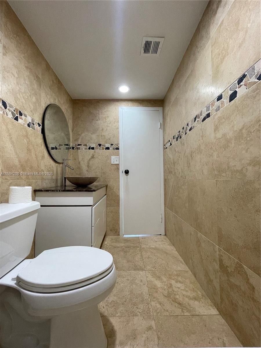 Real estate property located at 2800 Somerset Dr #205J, Broward, Somerset At Lauderdale La, Lauderdale Lakes, FL