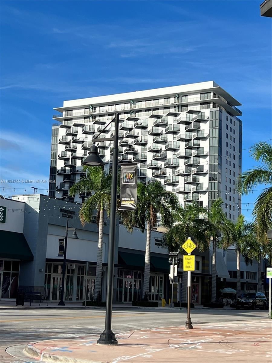 Real estate property located at 5252 85th Ave #2105, Miami-Dade County, 5252 PASEO CONDO, Doral, FL