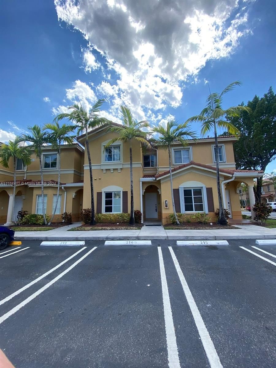 Real estate property located at 8330 107th Pl #6-21, Miami-Dade, LEEWARD AT ISLANDS AT DOR, Doral, FL