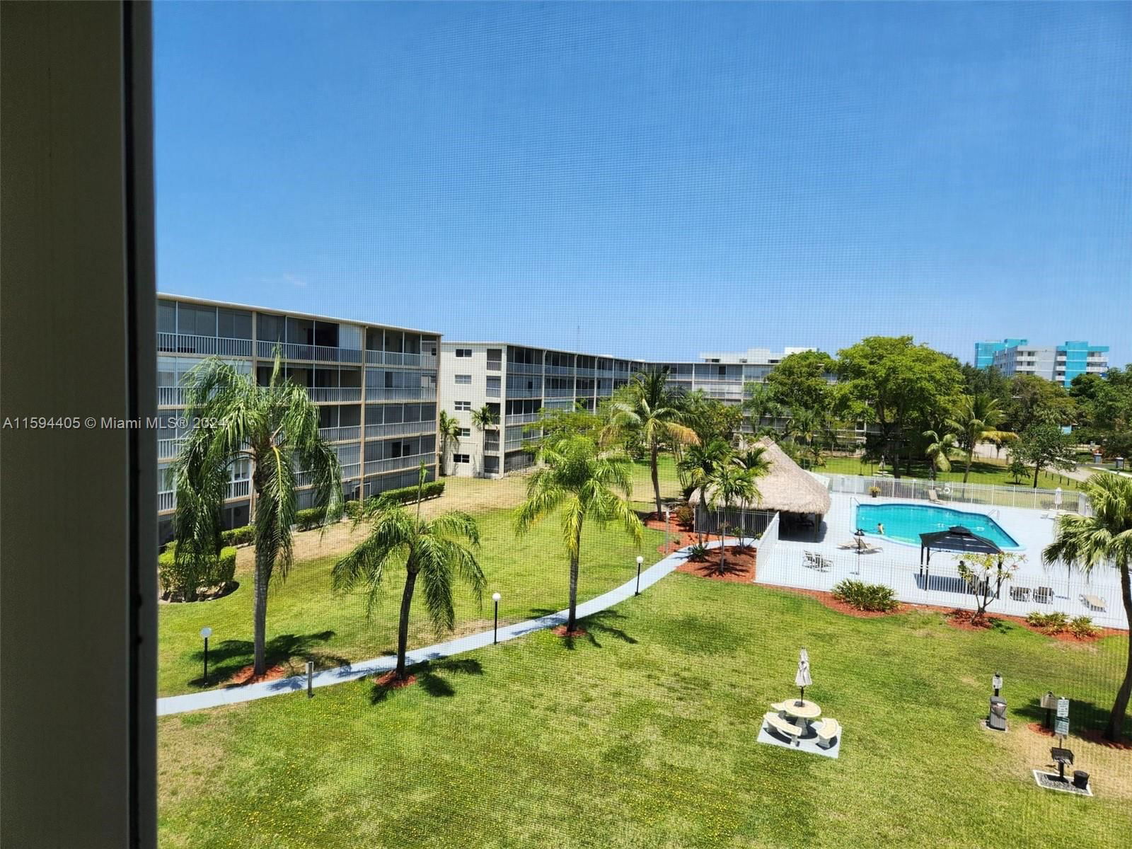 Real estate property located at 4700 Washington St #410, Broward, HILLCREST COUNTRY CLUB AP, Hollywood, FL