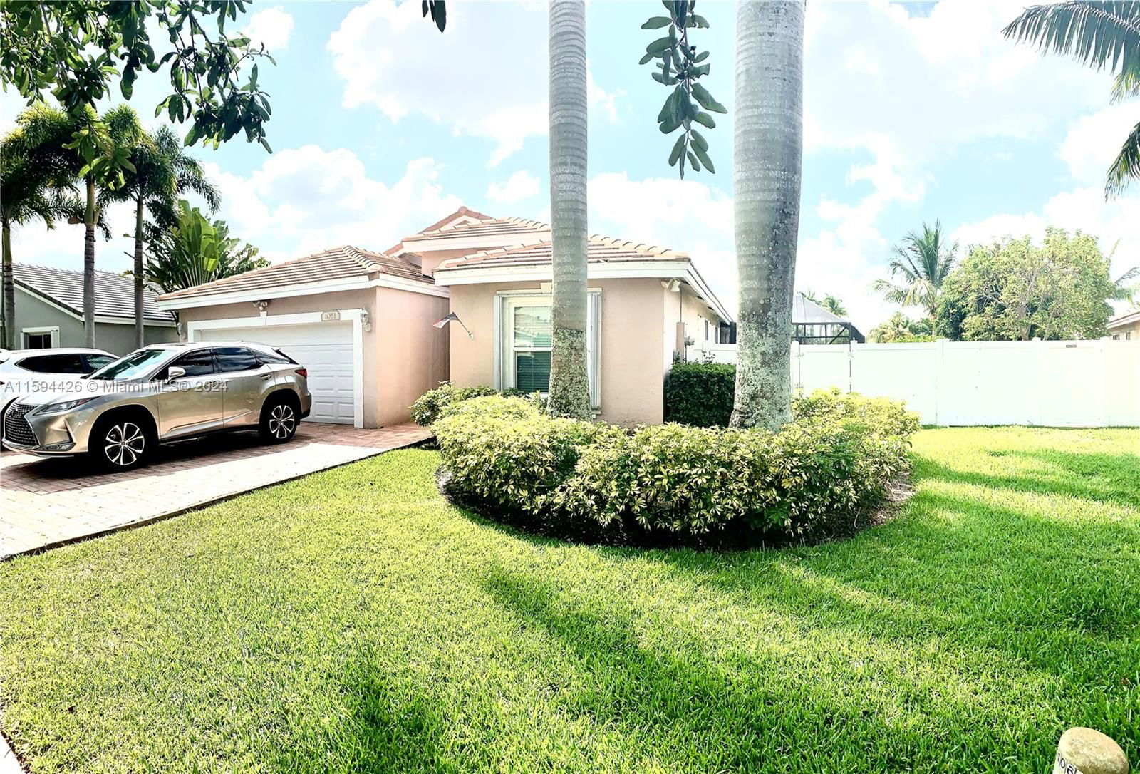 Real estate property located at 1061 176th Ave, Broward County, SILVER LAKES PHASE II REP, Pembroke Pines, FL