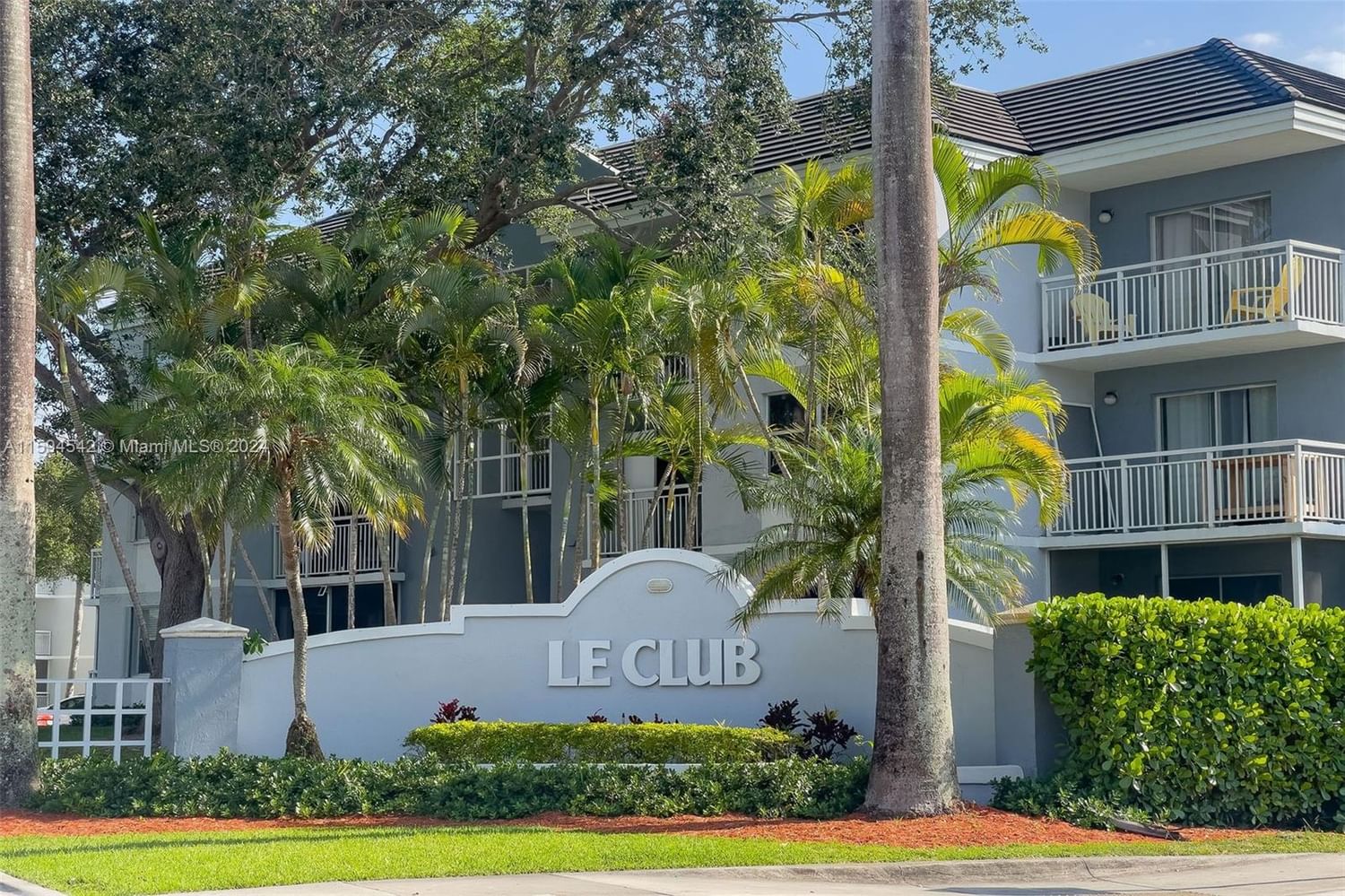 Real estate property located at 8670 212th St #304, Miami-Dade County, LE CLUB AT OLD CUTLER CON, Cutler Bay, FL