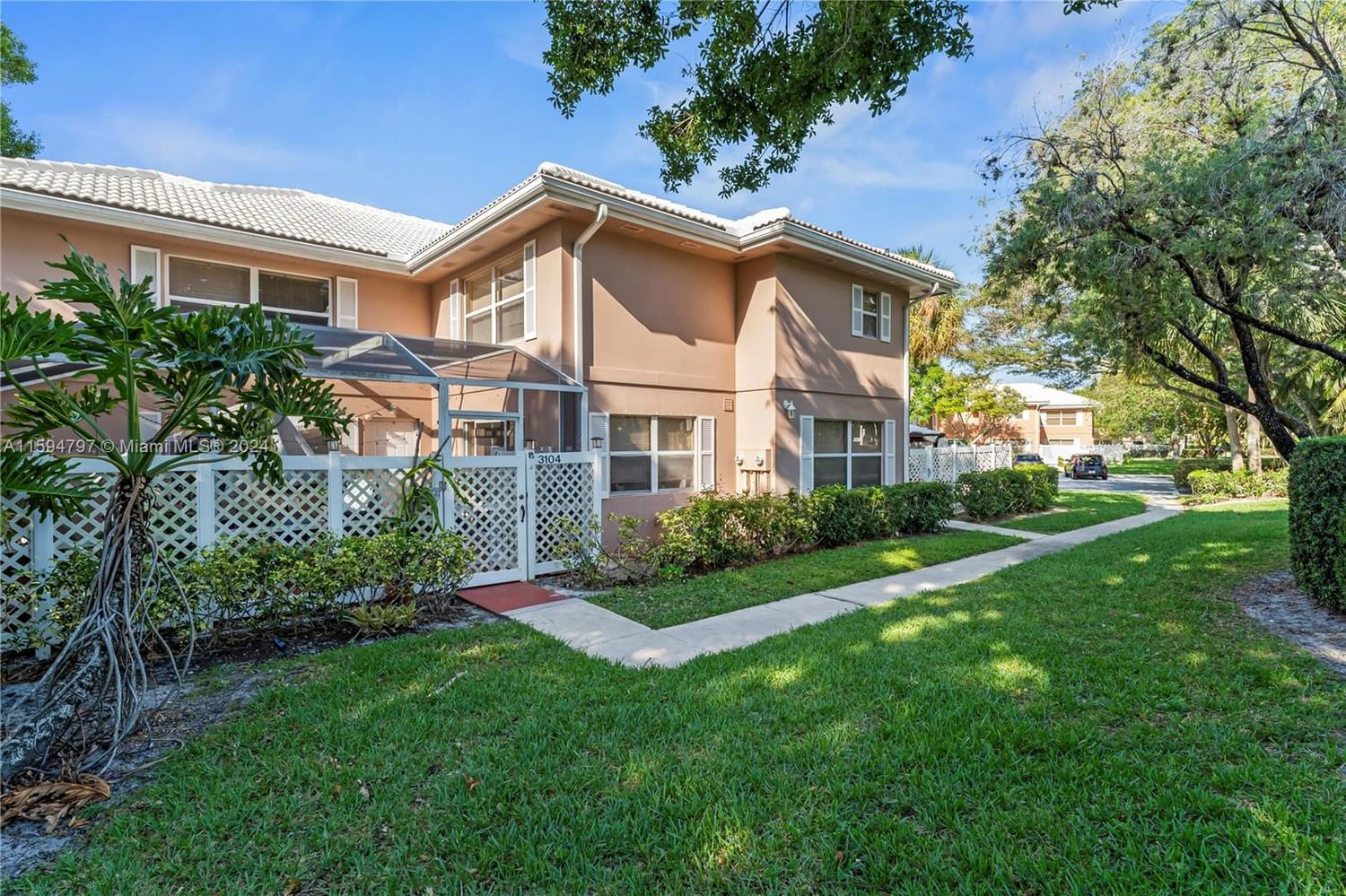 Real estate property located at 3104 Kingston Ct #11D, Palm Beach County, STAMFORD AT THE VILLAGES, West Palm Beach, FL