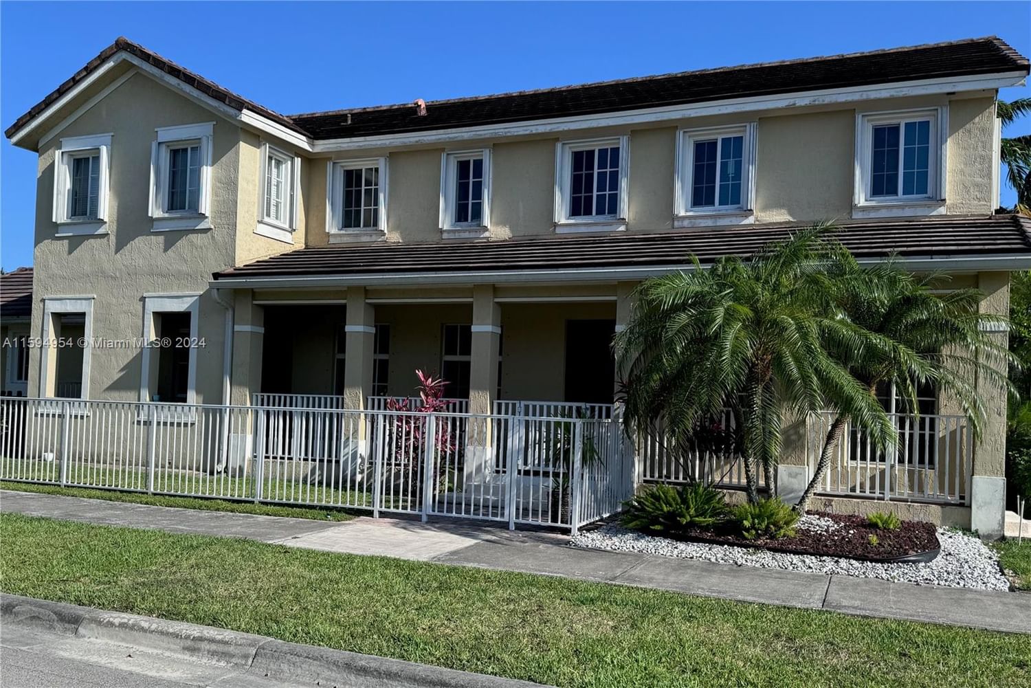 Real estate property located at 27037 142nd Ave, Miami-Dade County, MANDARIN LAKES, Homestead, FL