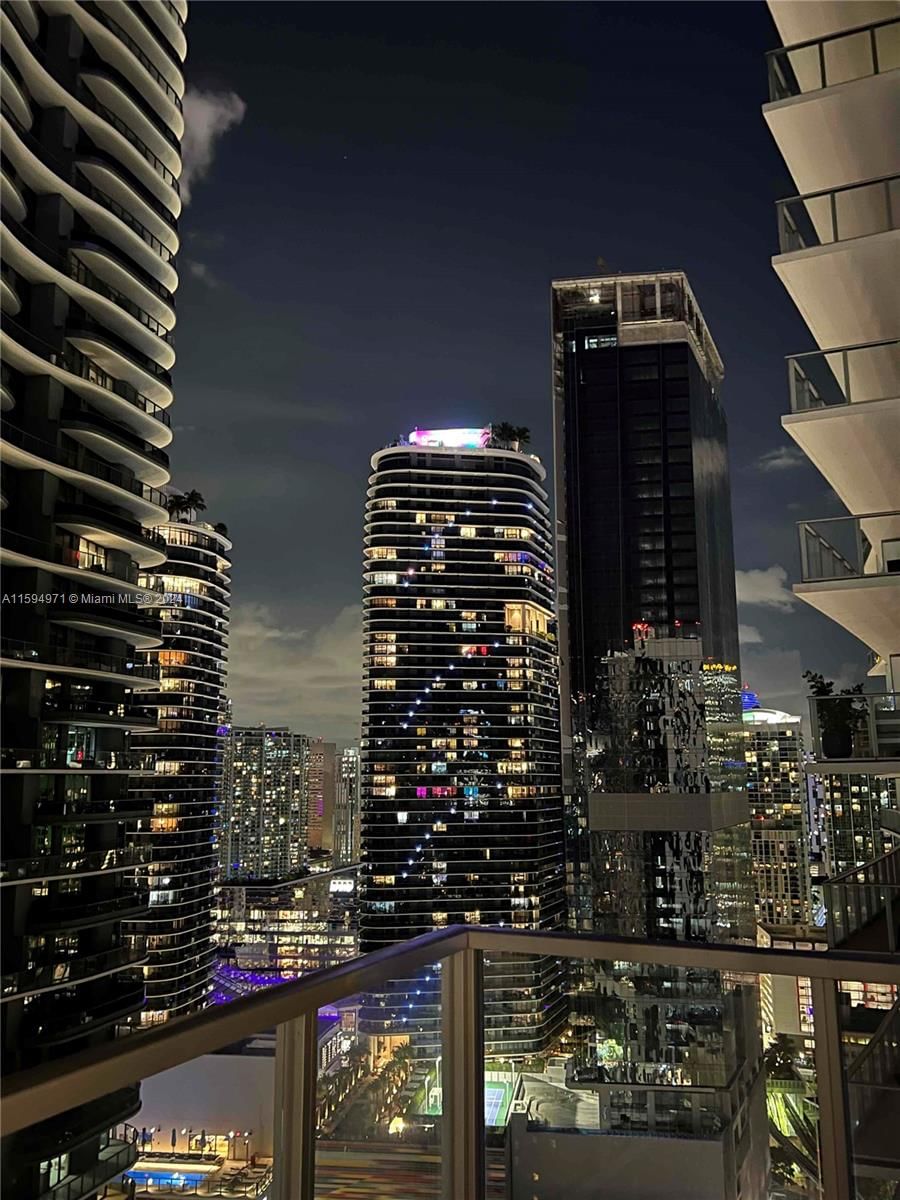 Real estate property located at 1050 Brickell Ave #3320, Miami-Dade, 1060 BRICKELL CONDO, Miami, FL