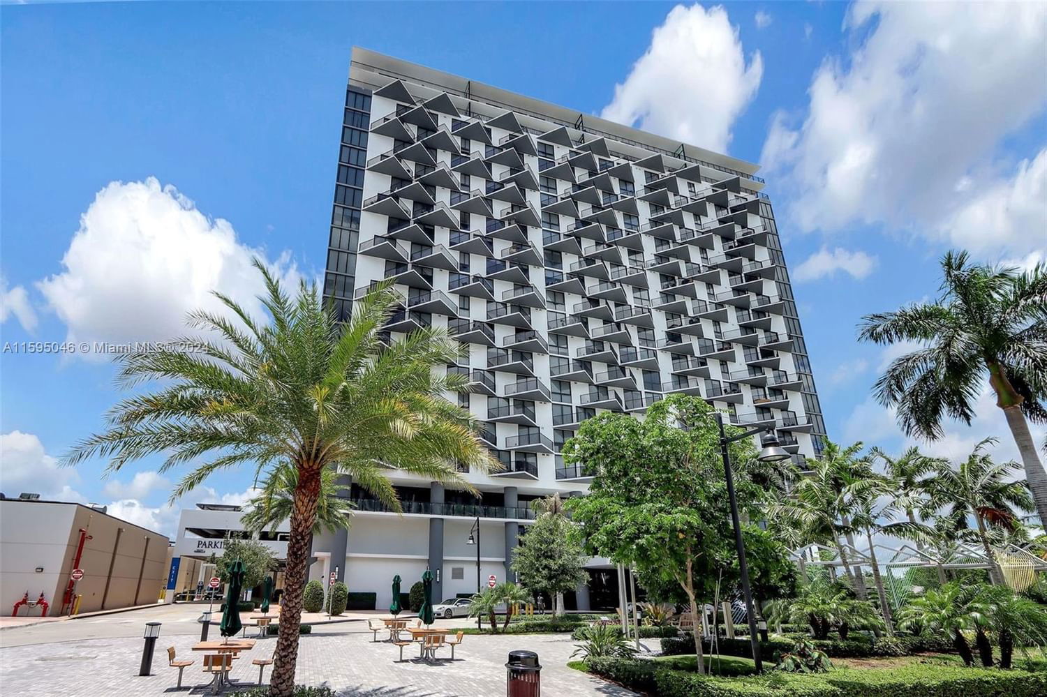 Real estate property located at 5300 Paseo Blvd #1711, Miami-Dade County, 5252 PASEO CONDO, Doral, FL